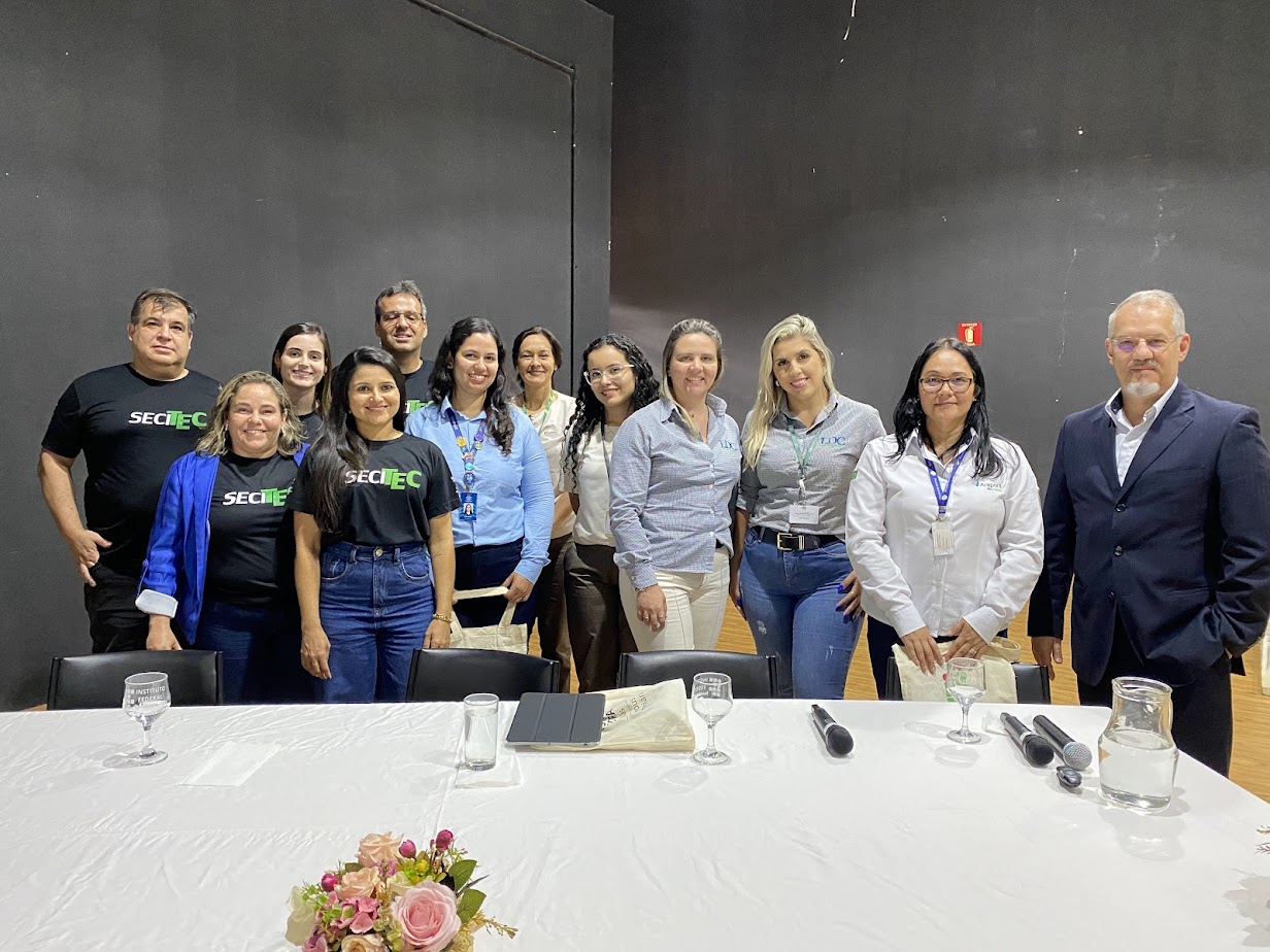 Mesa redonda com o setor empresarial